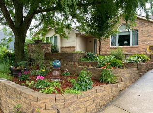 409 Hawthorn Ct, Deforest, WI 53532