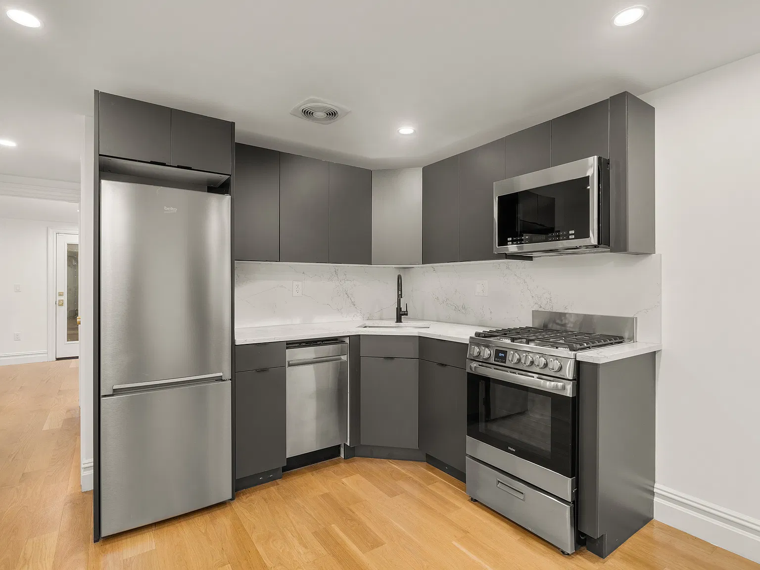 260 Tompkins Avenue — Photo 3