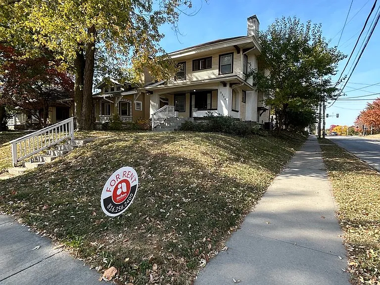 5300 Harrison St — Photo 2