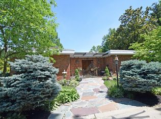 1904 Gregory Ln, Cincinnati, OH 45206