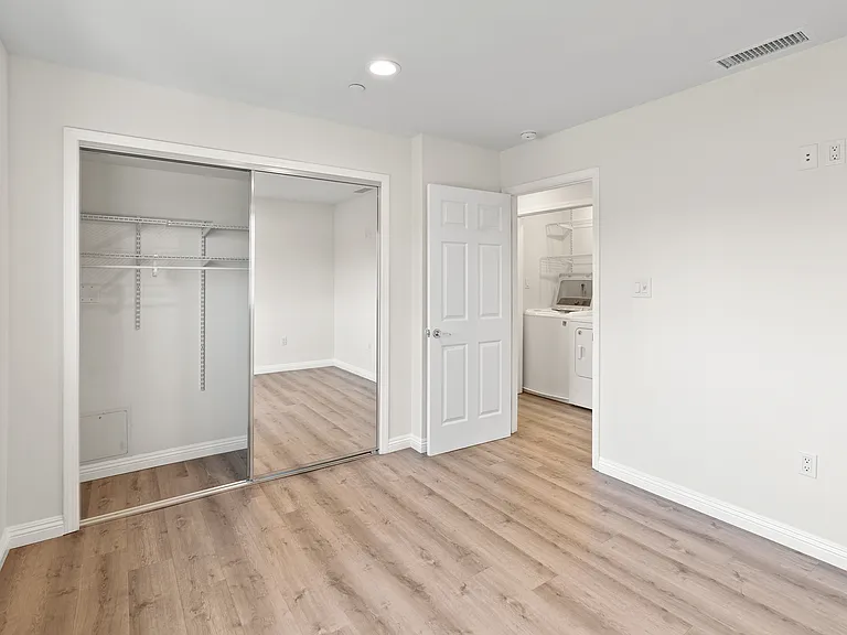 2446 S Dunsmuir Ave — Photo 11