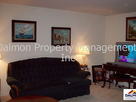 3rd image of 16 Deerfield Ln