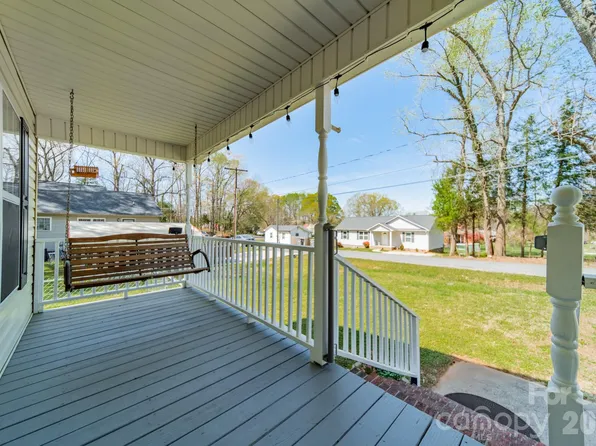 1015 S Walnut St, Kannapolis, NC 28081