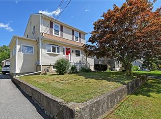 90 Sweetbriar Ave, Riverside, RI 02915