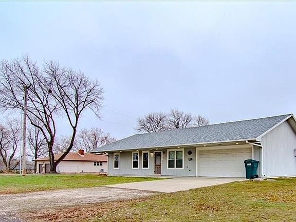 3rd image of 604 E Vogt Rd