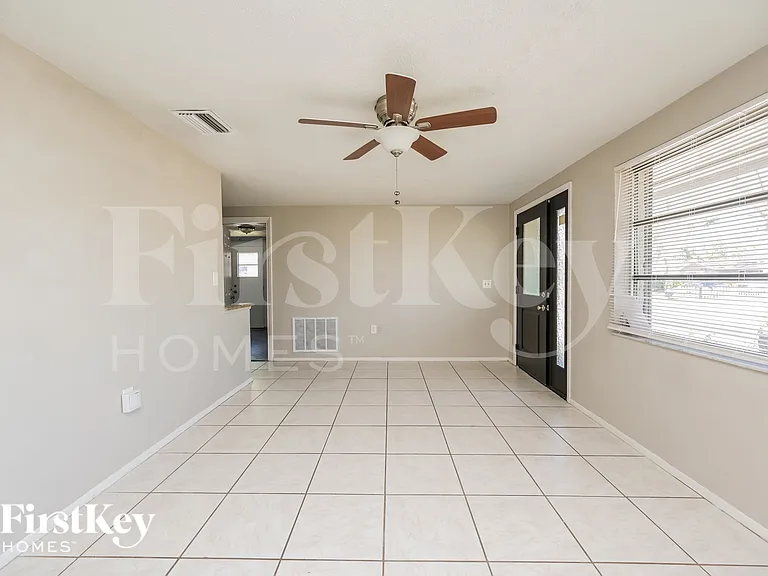 10905 Kingsbridge Rd — Photo 2
