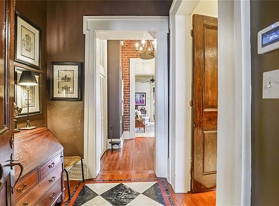 2nd image of 1404 Prytania St #E1