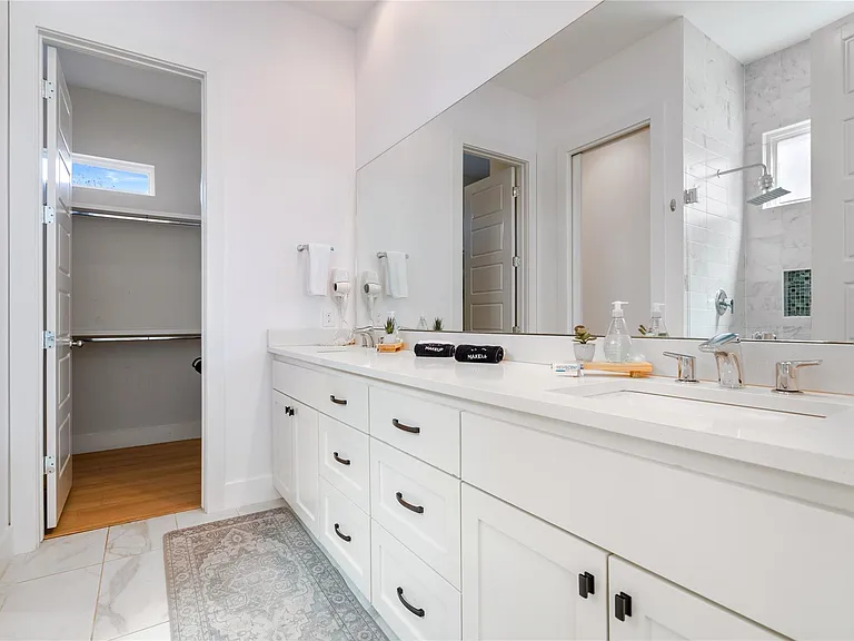 1126 Linden St #1 — Photo 14