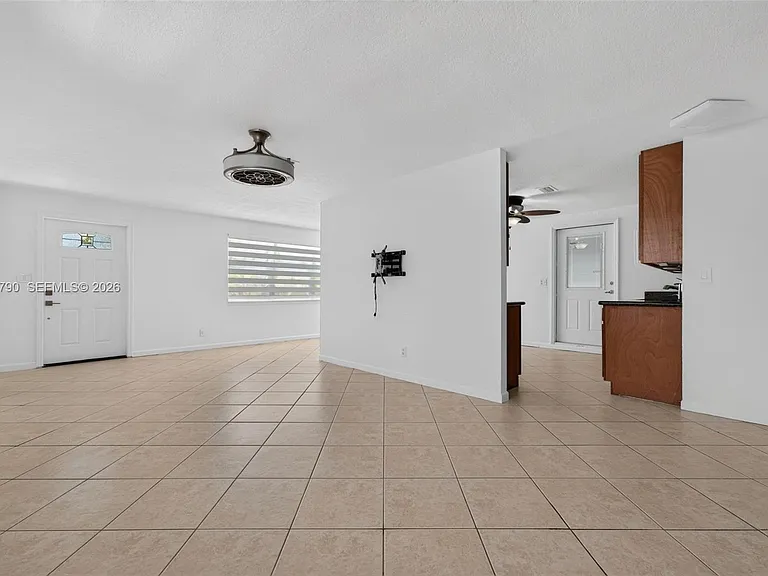 5921 NE 1st Ave — Photo 7