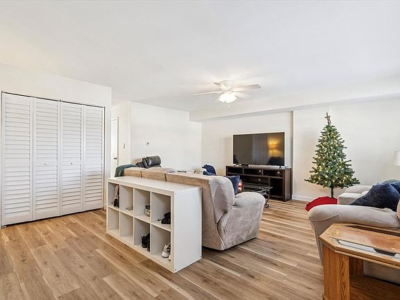 4th image of 148 Chester Ct #335