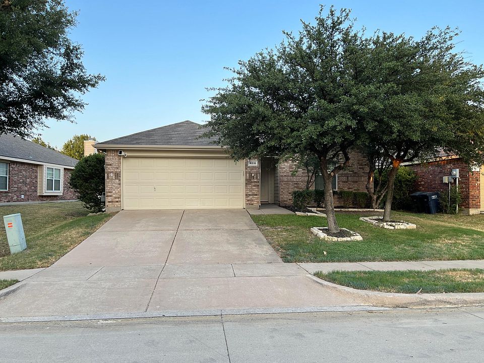 1st image of 4816 Carrotwood Dr