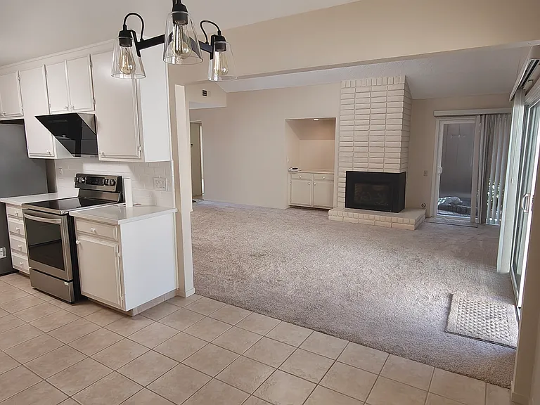 613 Edgebrook Ct — Photo 9