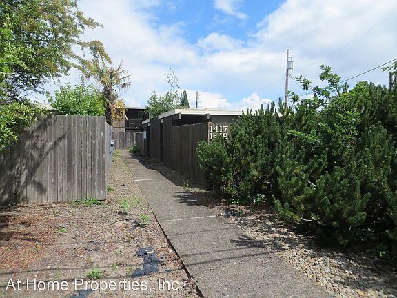 3rd image of 1423 NW Highland Dr