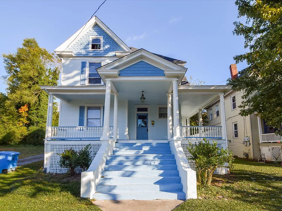 423 Woods Ave SW