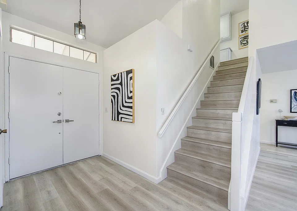 14 Fernwood Ct