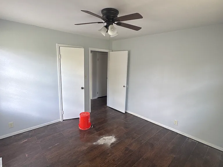 1006 Mitchell St — Photo 9