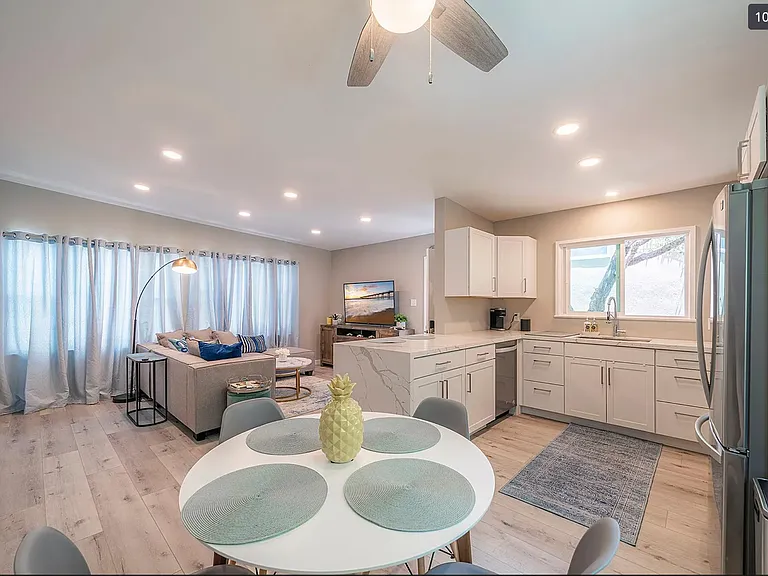 1838 Palm Dr — Photo 6