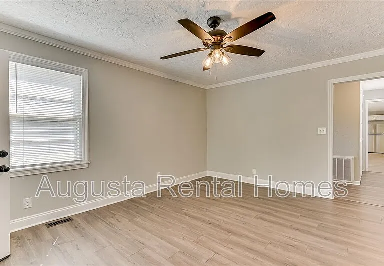 3210 York Dr — Photo 8