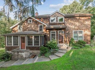 42 School St, Branford, CT 06405