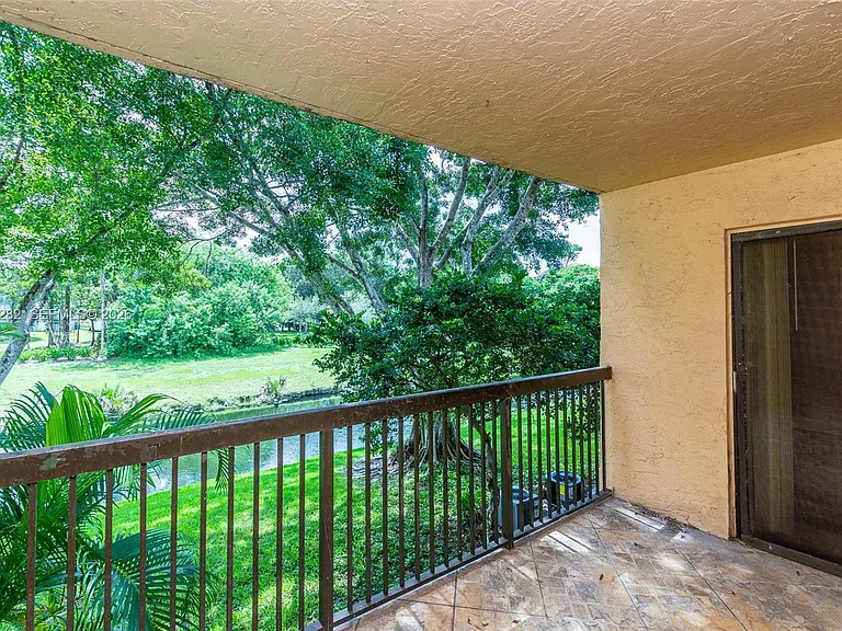 5721 Riverside Dr #202B5 — Photo 14