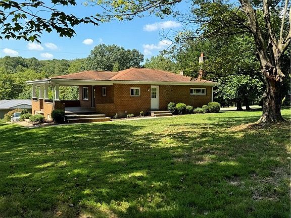 2nd image of 142 Huron Cir