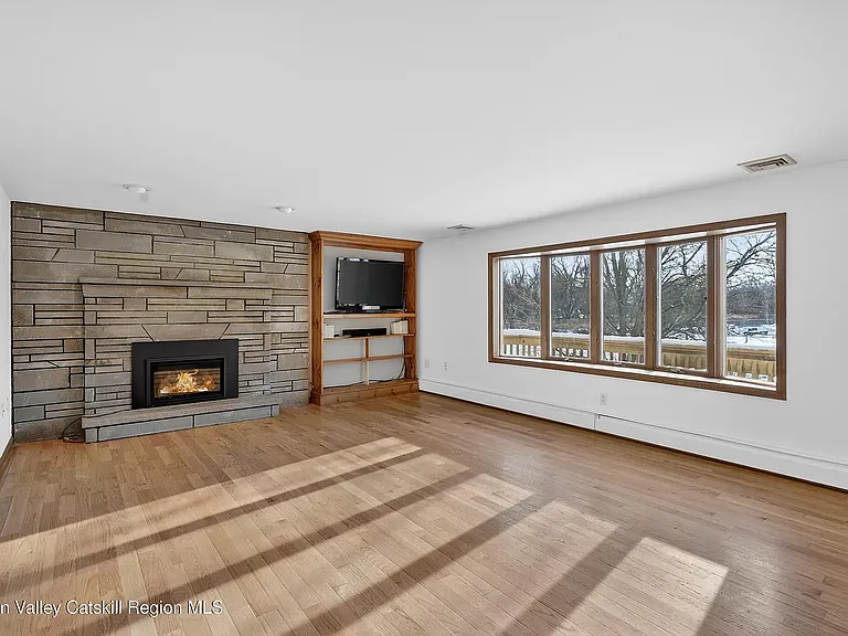 131 Barbarossa Ln — Photo 11