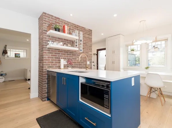 1610 Salsbury Dr, Vancouver, BC V5L 4B8