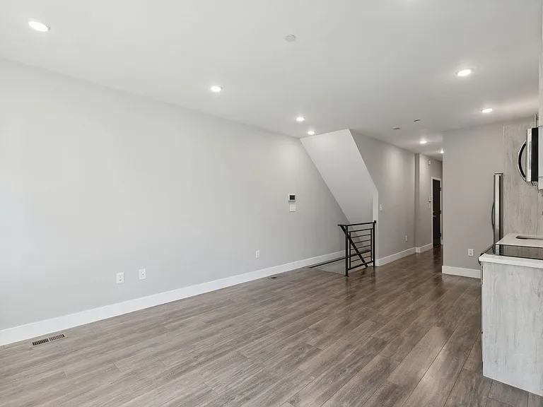 1845 E Huntingdon St — Photo 111