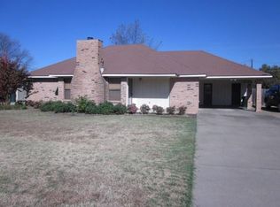 1408 N Park Dr, Greenwood, MS 38930