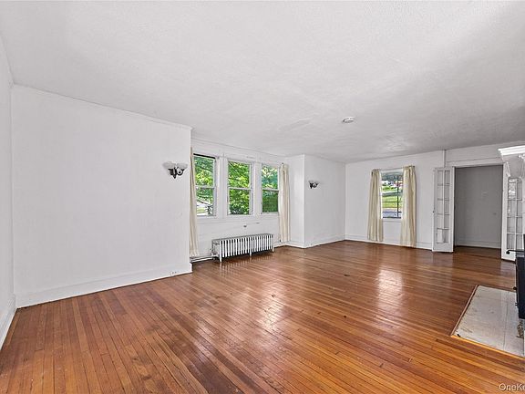3rd image of 17 Midland Avenue