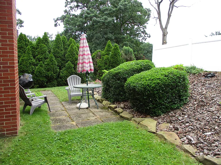 833 Chester Ave #2 — Photo 22