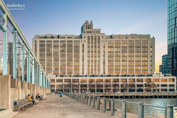 Sold by Sotheby's International Realty | media 10