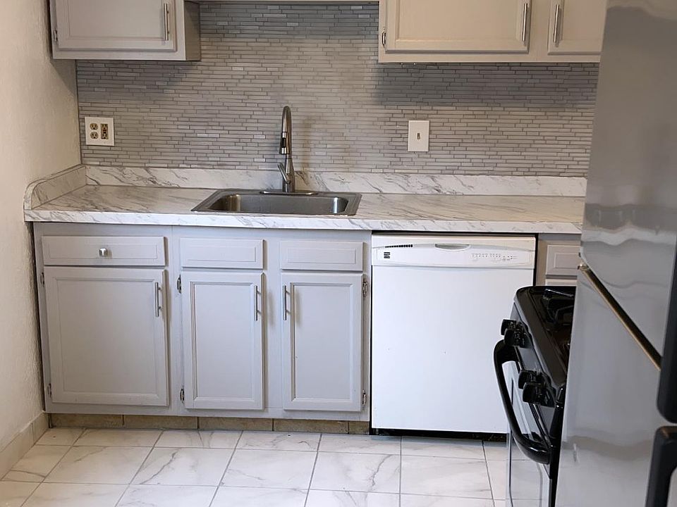 1st image of 4871 Banbury Ct APT 4