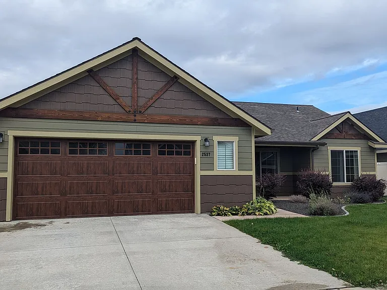 2537 N Lehigh Ct — Photo 1