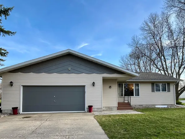 300 G St, Marshall, MN 56258