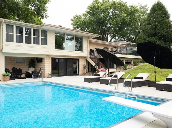 7108 Franklin Ave, Windsor Heights, IA 50324