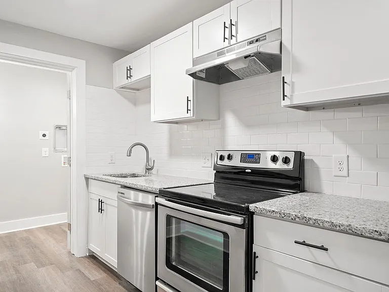 Balfour Chastain — Photo 22