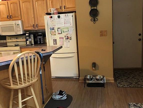 3rd image of 8270 Caymen Ct