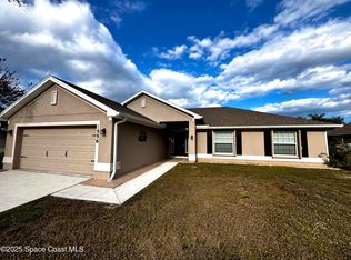 1556 Eastlake Ln, Sebastian, FL 32958