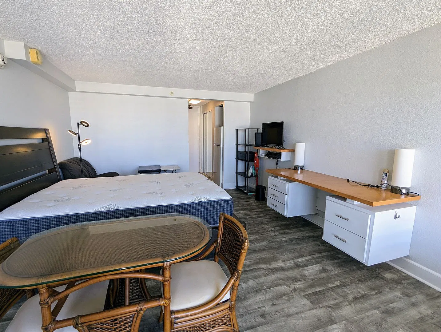 Partially Furnished Studio With 1-Bath At Island Colony, No Parking — Photo 4