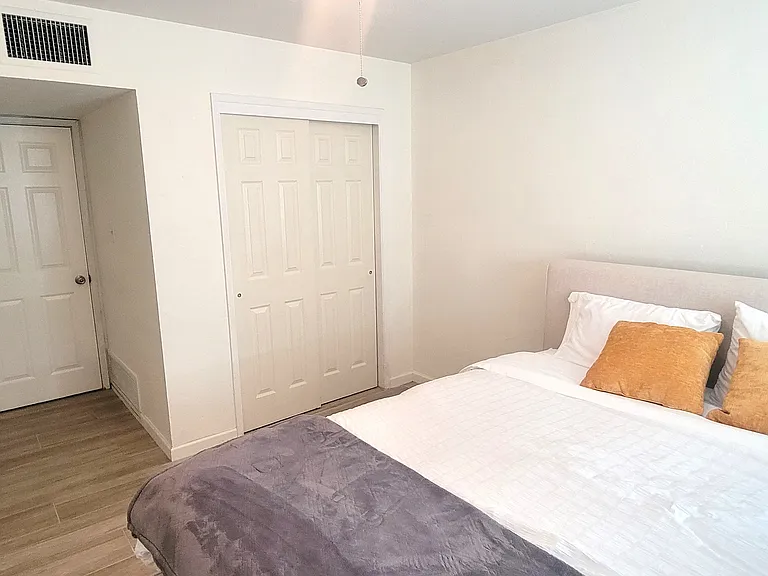2446 E Minnezona Ave — Photo 9
