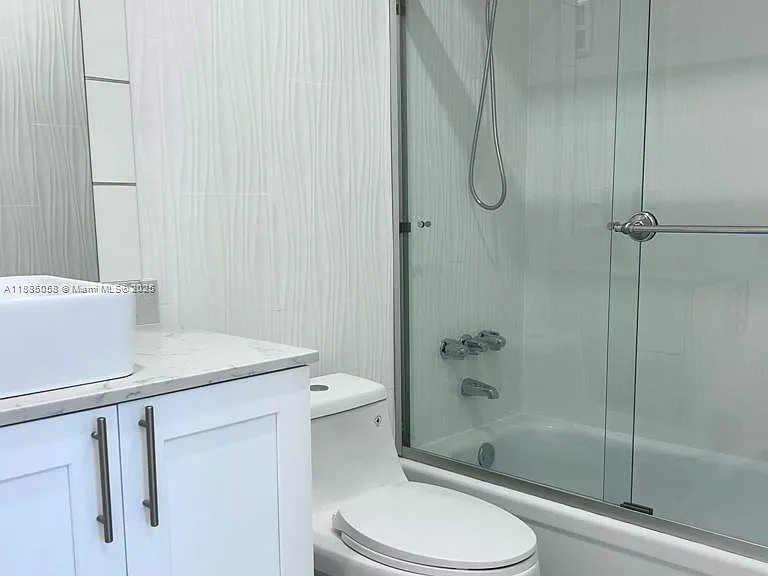 5051 W Oakland Park Blvd #204 — Photo 18