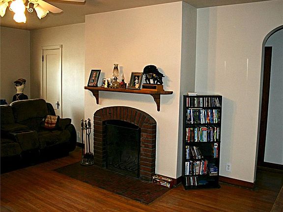 3rd image of 205 N 1st St