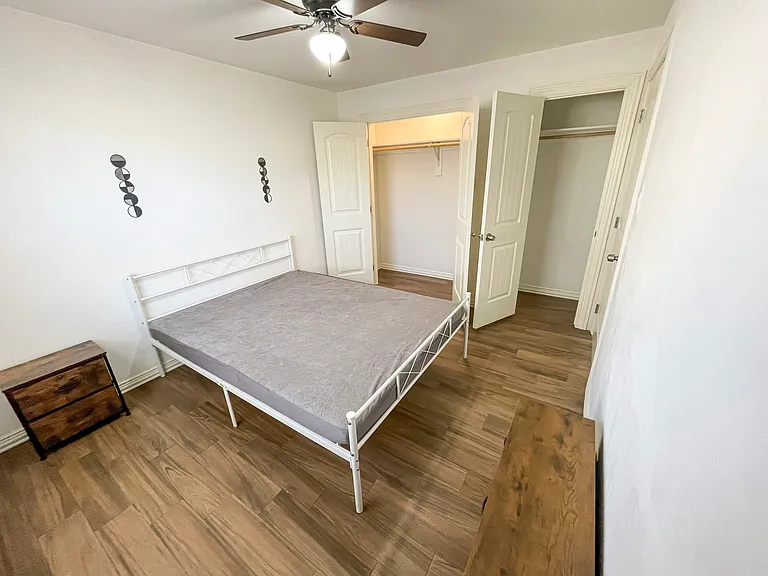 Back house bedroom. 113sqft