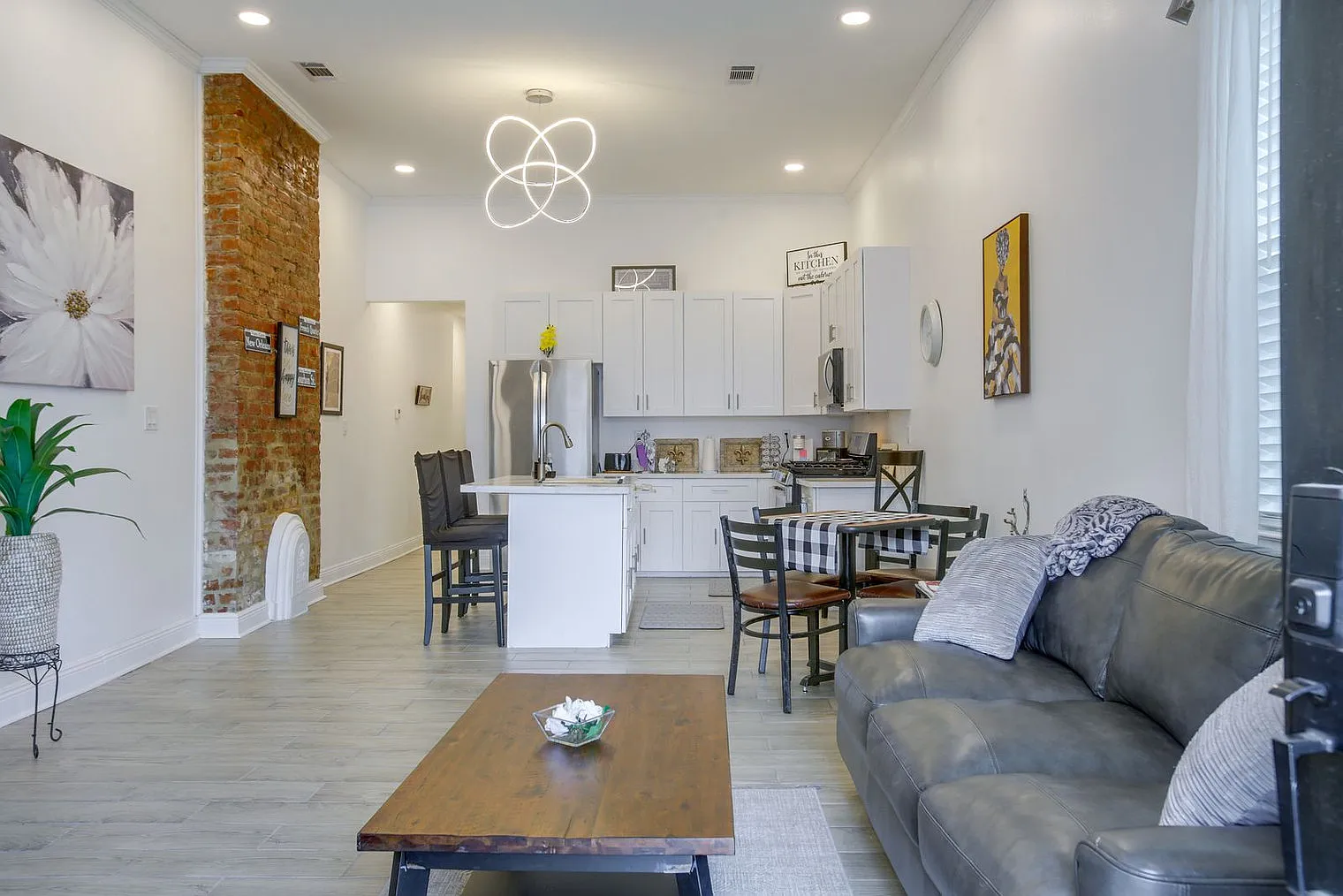 2 bed, 1.0 bath, 1097 sqft, $2,483 — Photo 4
