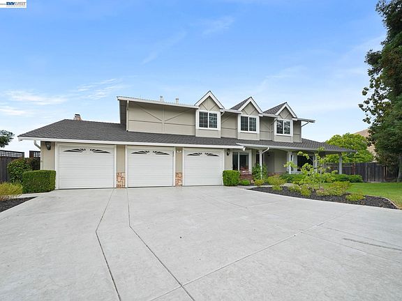 3rd image of 222 Arthur Ct