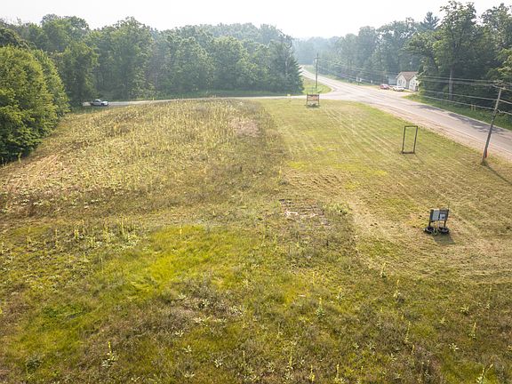 3rd image of 21578 Jefferson Rd