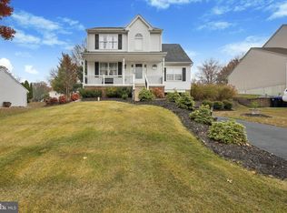 4103 Fox Mill Dr, Upper Chichester, PA 19061