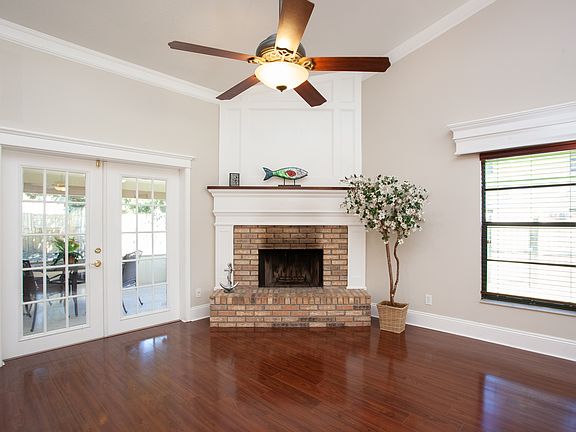 Fireplace & Custom Mantle