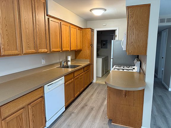 5th image of 15769 Newport Dr